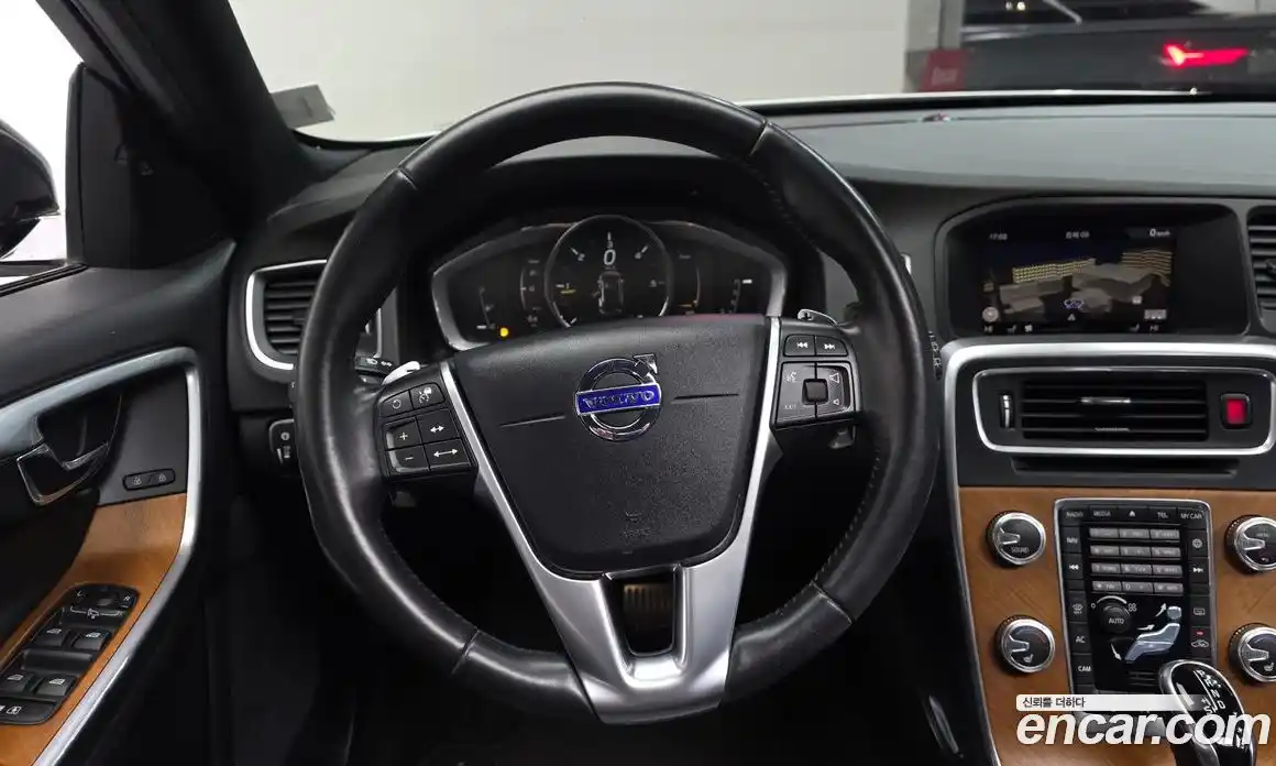 Volvo V60 2017 2.0 гидро в Москве № 196992, фото 13