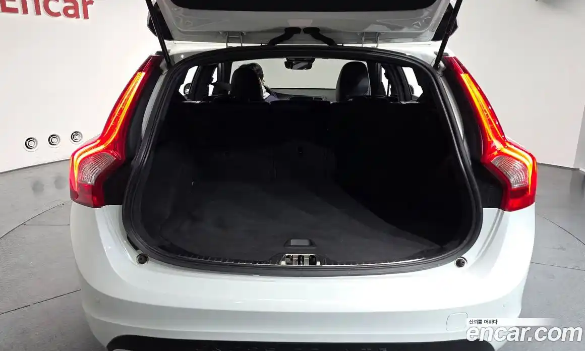 Volvo V60 2017 2.0 гидро в Москве № 196992, фото 20