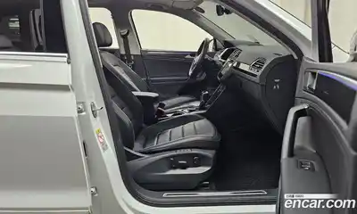 Volkswagen Tiguan 2023 2.0 гидро в Москве № 199038, миниатюра 11