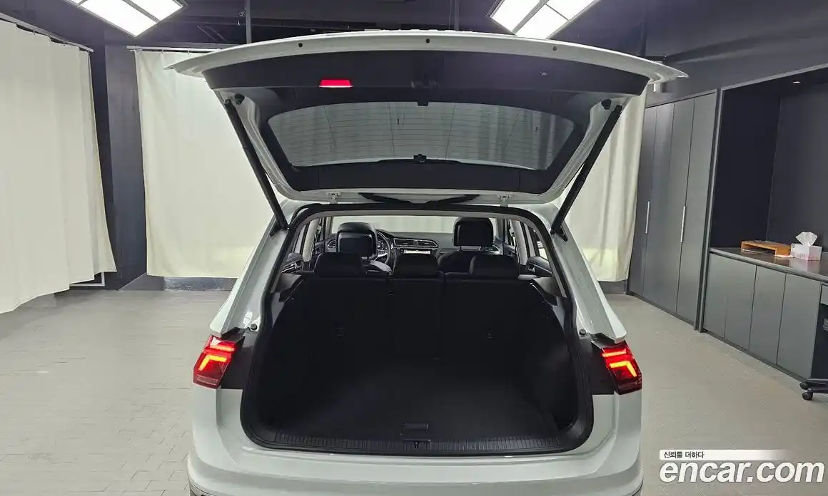 Volkswagen Tiguan 2023 2.0 гидро в Москве № 199038, фото 20