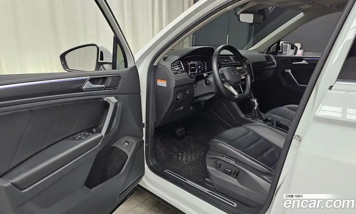 Volkswagen Tiguan 2023 2.0 гидро в Москве № 199038, фото 10