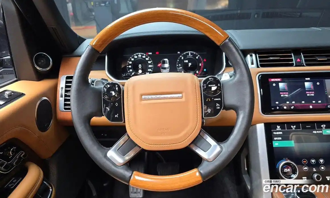 Land Rover Range-Rover 2018 4.4 гидро в Москве № 213499, фото 13