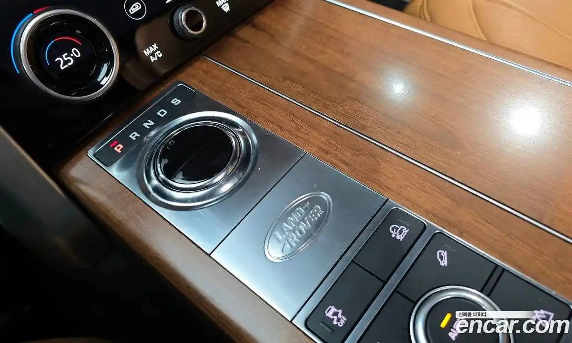 Land Rover Range-Rover 2018 4.4 гидро в Москве № 213499, фото 9