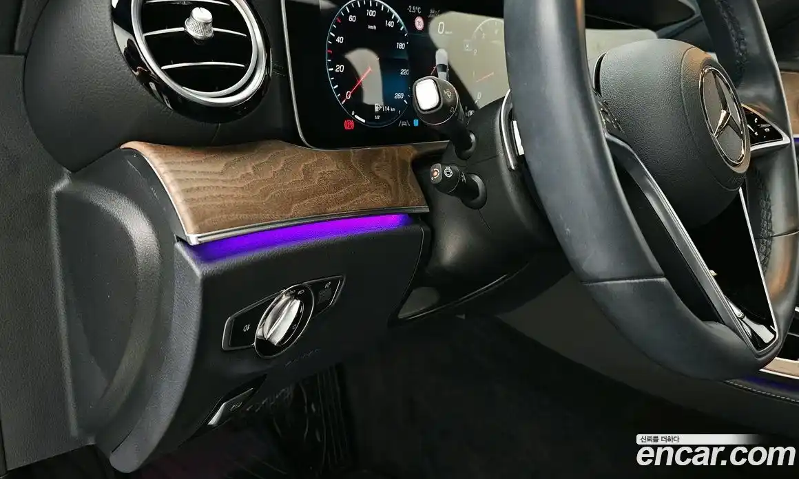 Mercedes-Benz E-Class 2023 2.0 гидро, фото 16