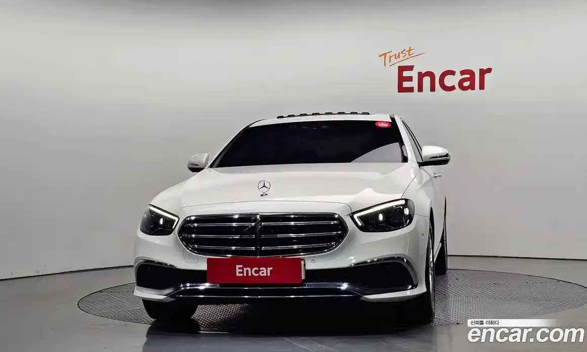 Mercedes-Benz E-Class 2023 2.0 гидро, фото 3