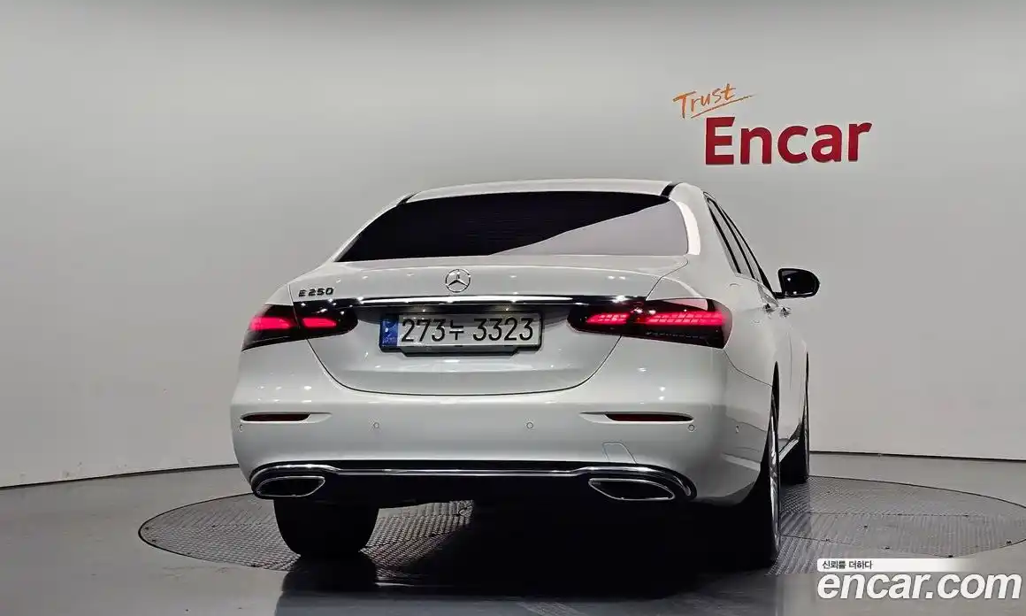 Mercedes-Benz E-Class 2023 2.0 гидро, фото 4