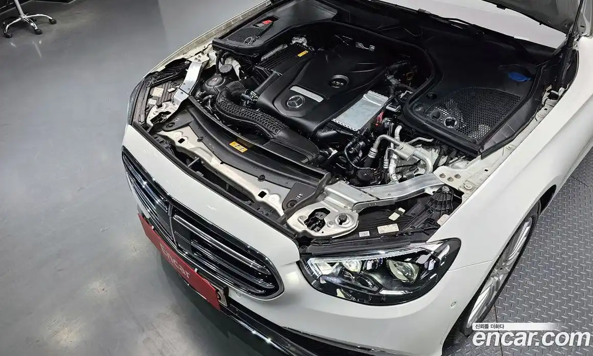 Mercedes-Benz E-Class 2023 2.0 гидро, фото 6