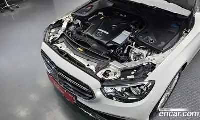Mercedes-Benz E-Class 2023 2.0 гидро, миниатюра 6