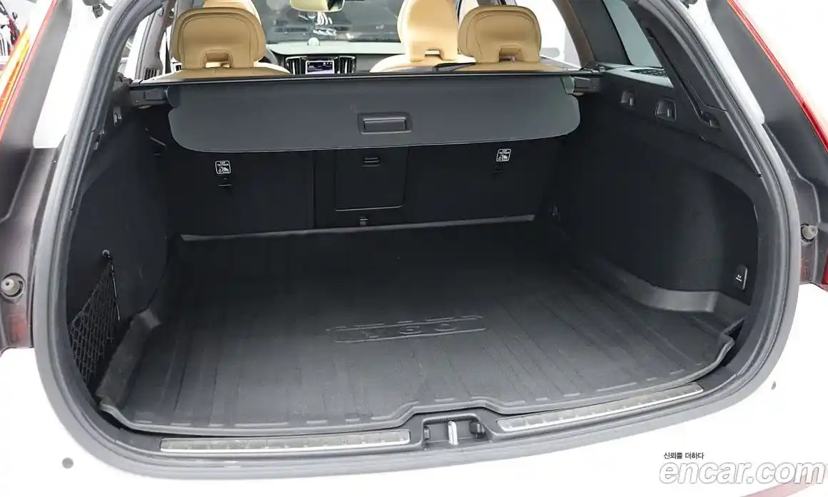 Volvo V60 2024 2.0 гидро в Москве № 230845, фото 4
