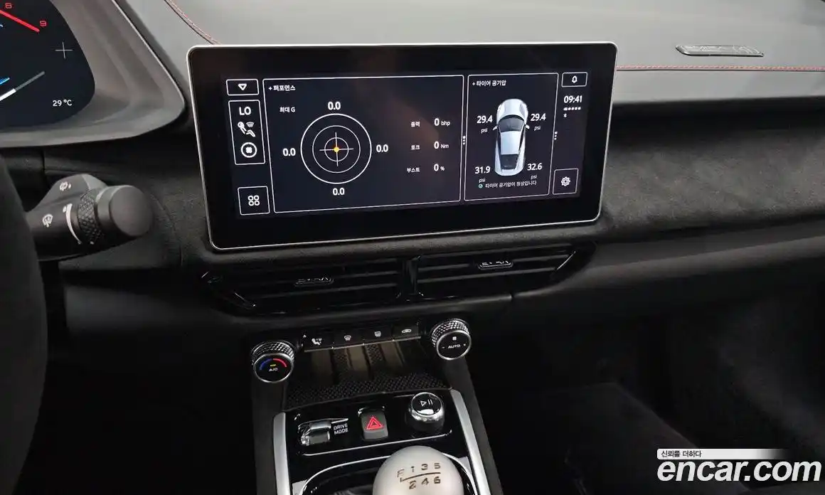 Lotus Emira 2024 3.5 механика в Москве № 256845, фото 13