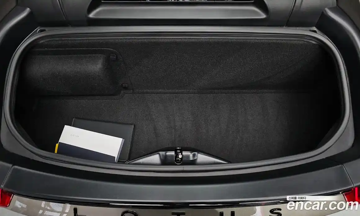 Lotus Emira 2024 3.5 механика в Москве № 256845, фото 20