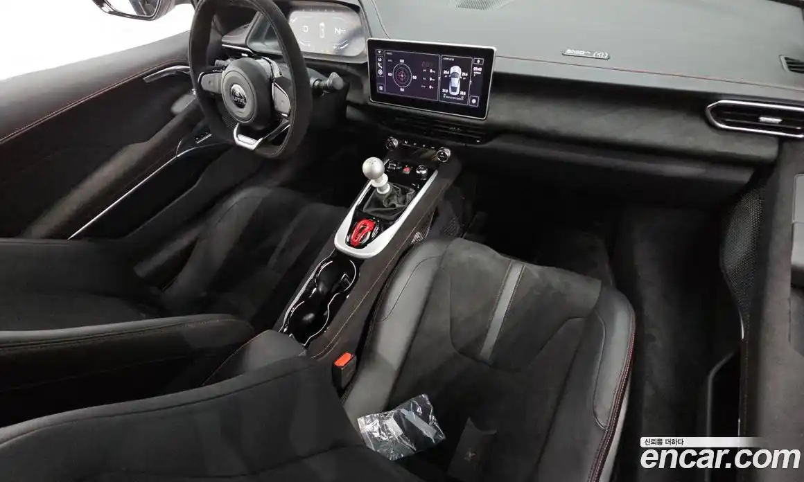 Lotus Emira 2024 3.5 механика в Москве № 256845, фото 7