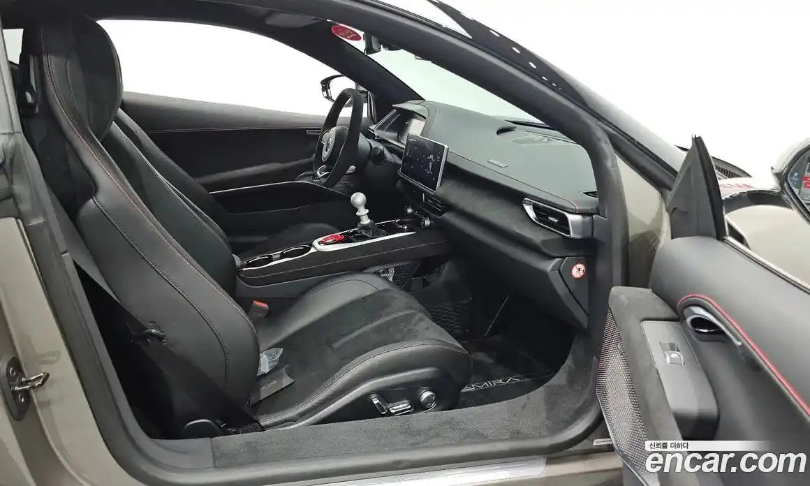 Lotus Emira 2024 3.5 механика в Москве № 256845, фото 10