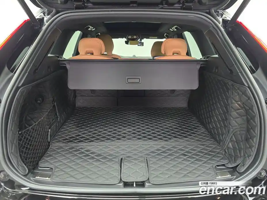 Volvo XC60 2023 2.0 гидро в Москве № 293933, фото 19
