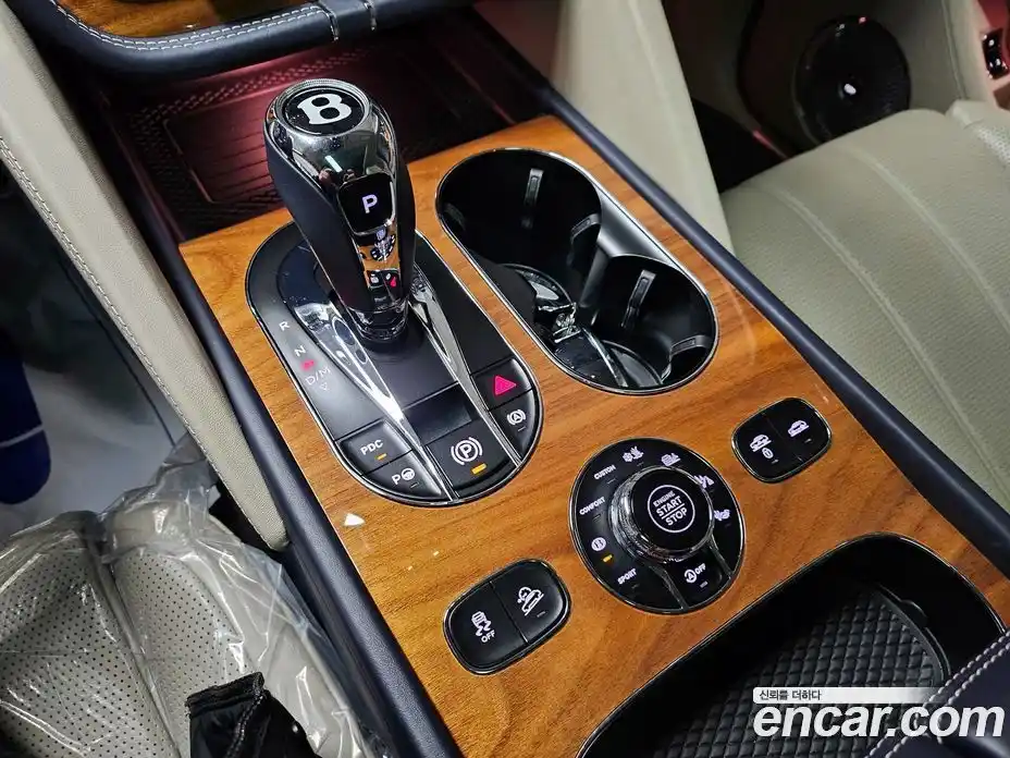 Bentley Bentayga 2021 4.0 гидро в Москве № 366530, фото 13