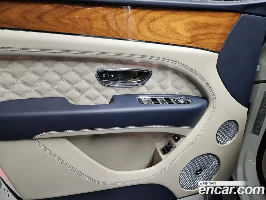 Bentley Bentayga 2021 4.0 гидро в Москве № 366530, фото 14