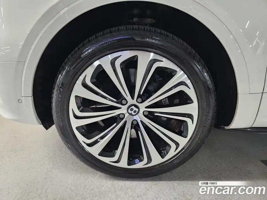 Bentley Bentayga 2021 4.0 гидро в Москве № 366530, фото 18