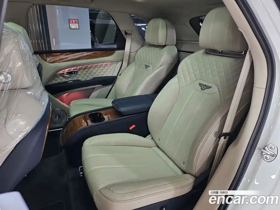 Bentley Bentayga 2021 4.0 гидро в Москве № 366530, фото 7