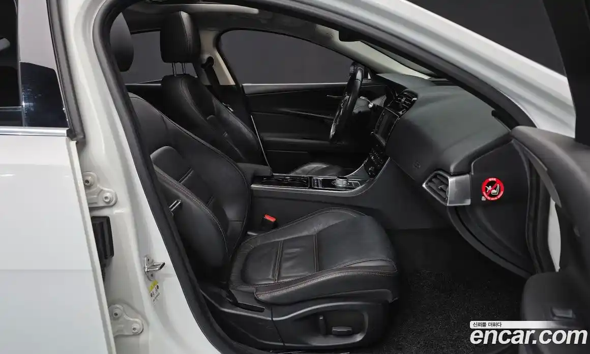 Jaguar XE 2015 2.0 гидро в Москве № 500195, фото 11