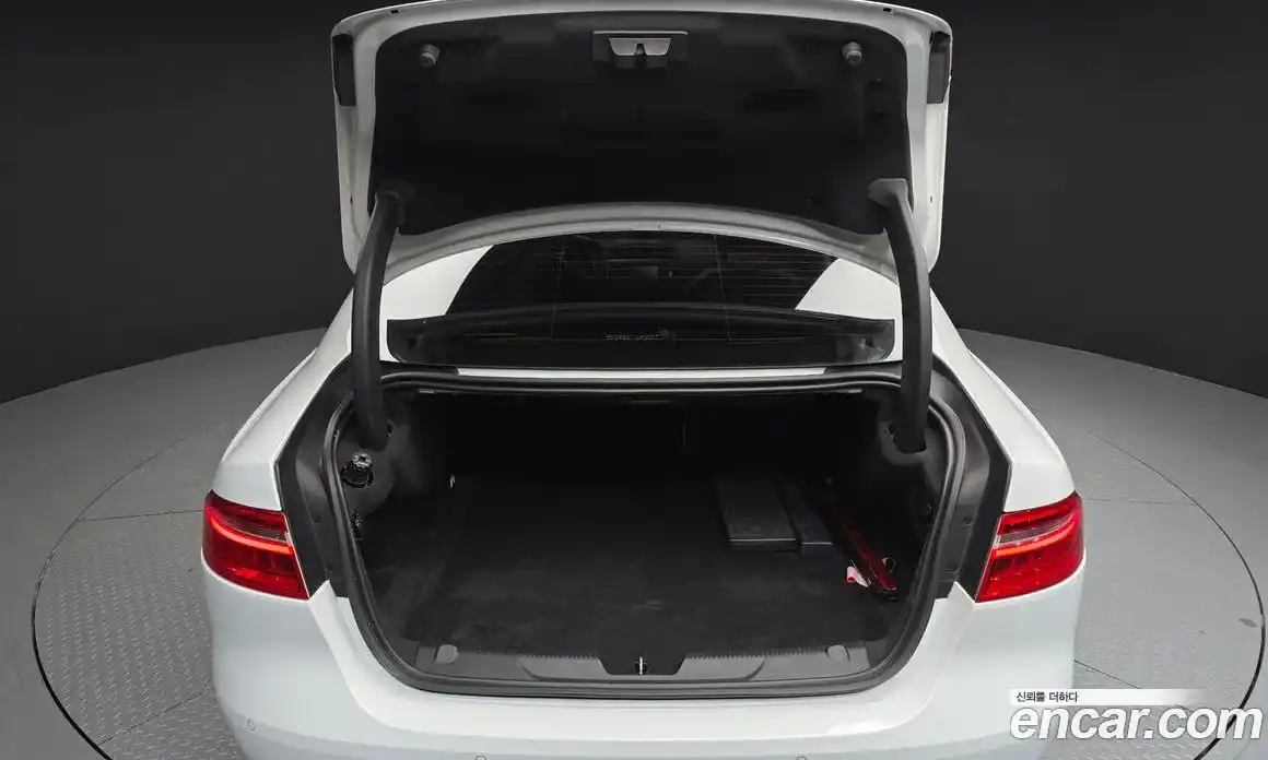 Jaguar XE 2015 2.0 гидро в Москве № 500195, фото 20