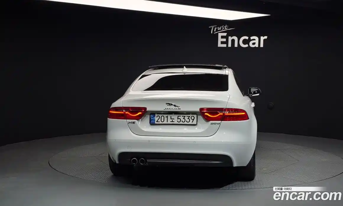 Jaguar XE 2015 2.0 гидро в Москве № 500195, фото 4
