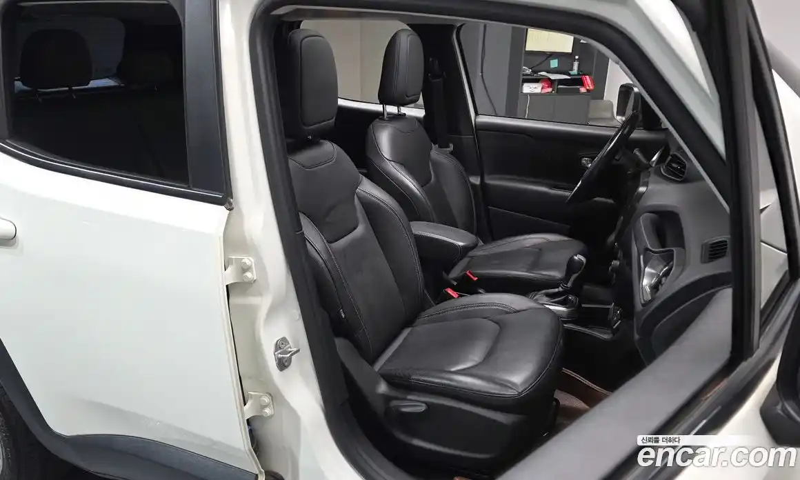 Jeep Renegade 2020 1.6 гидро в Москве № 522215, фото 11