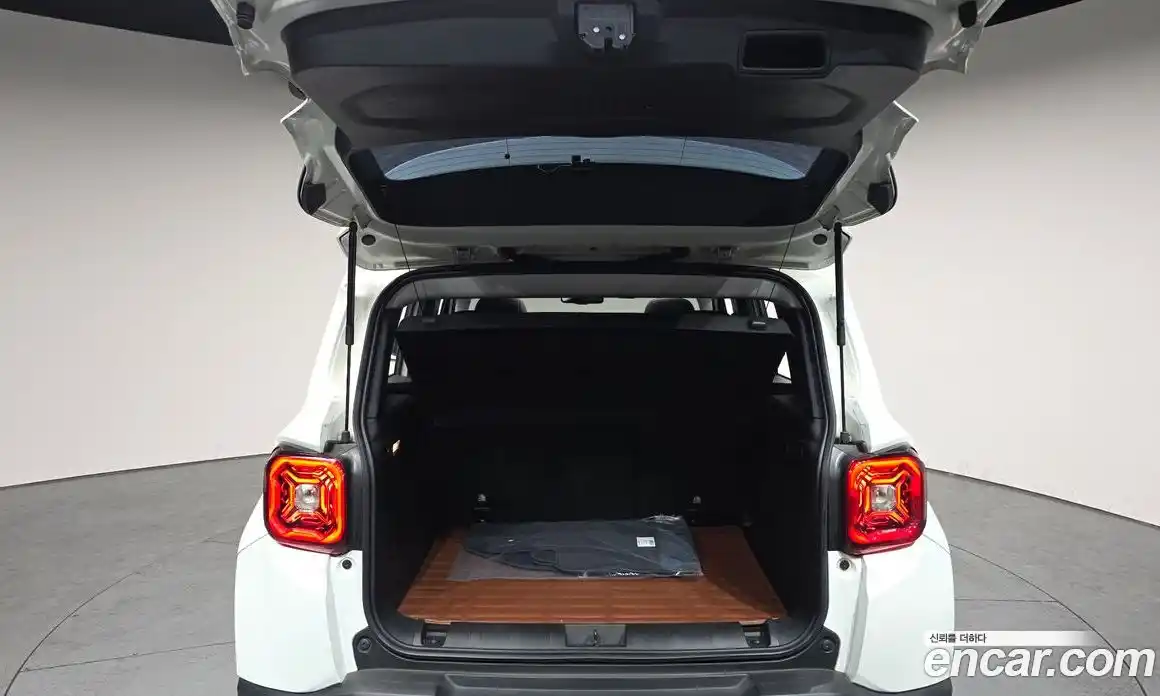 Jeep Renegade 2020 1.6 гидро в Москве № 522215, фото 20