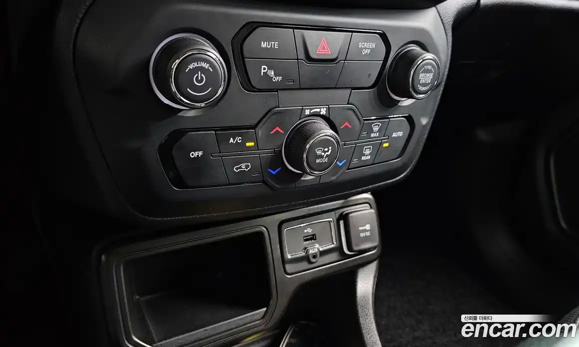 Jeep Renegade 2020 2.4 гидро в Москве № 584308, фото 18