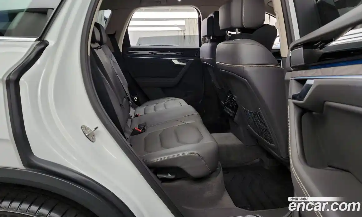 Volkswagen Touareg 2023 3.0 гидро в Москве № 725014, фото 12