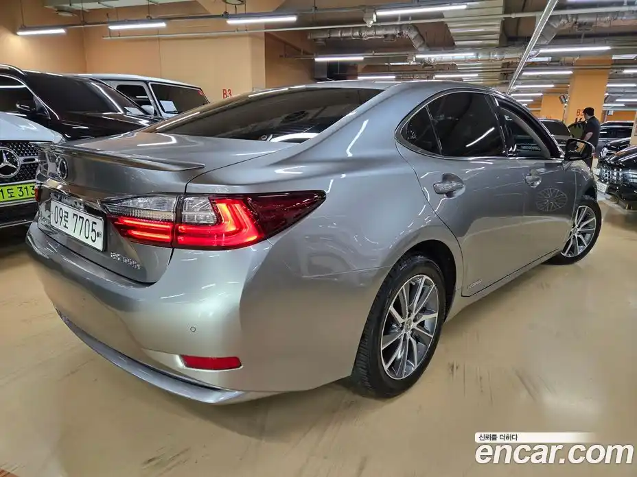 Lexus ES 2018 2.5 гидро в Москве № 802724, фото 18