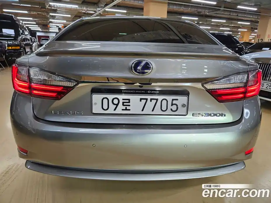 Lexus ES 2018 2.5 гидро в Москве № 802724, фото 3