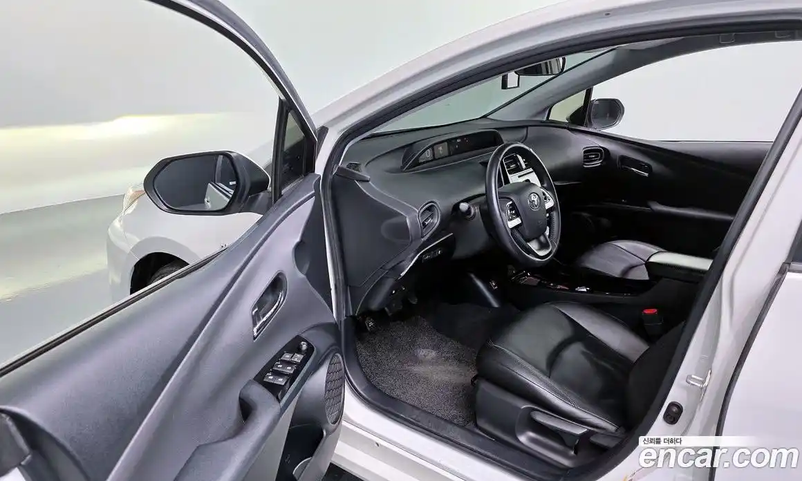 Toyota Prius 2018 1.8 гидро в Москве № 803205, фото 11