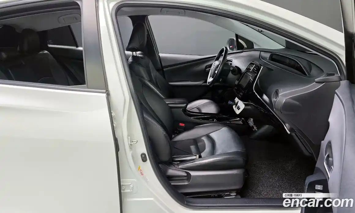 Toyota Prius 2018 1.8 гидро в Москве № 803205, фото 10