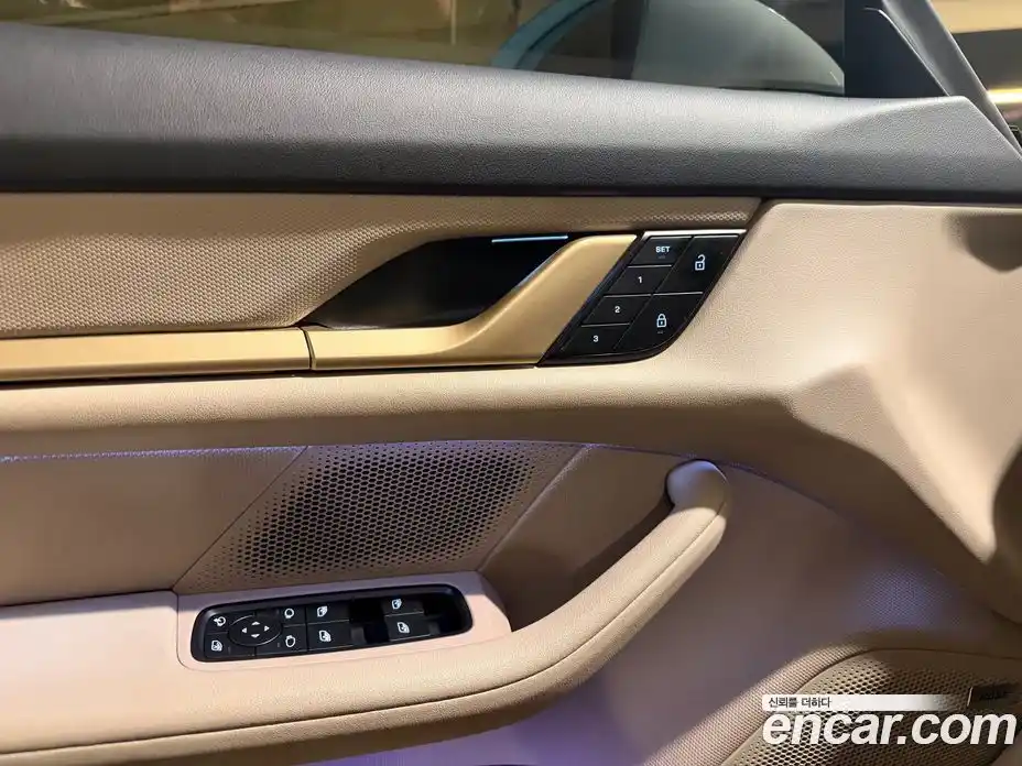 Porsche Taycan 2023 0.1 гидро в Москве, фото 13