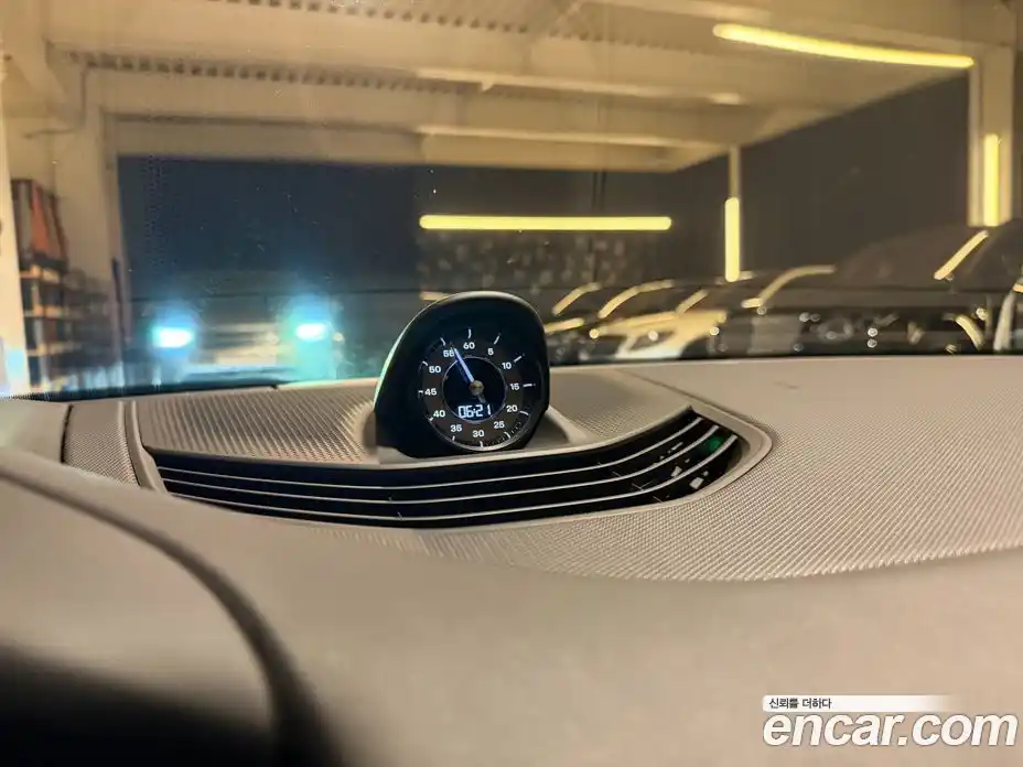 Porsche Taycan 2023 0.1 гидро в Москве, фото 15