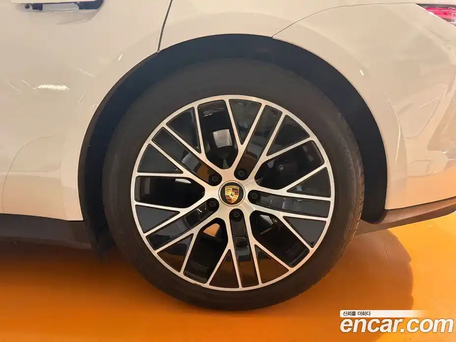 Porsche Taycan 2023 0.1 гидро в Москве, фото 7