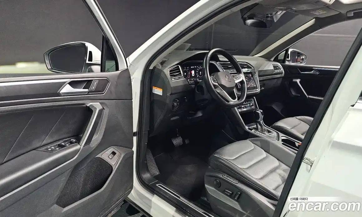 Volkswagen Tiguan 2022 2.0 гидро в Москве № 896038, фото 12