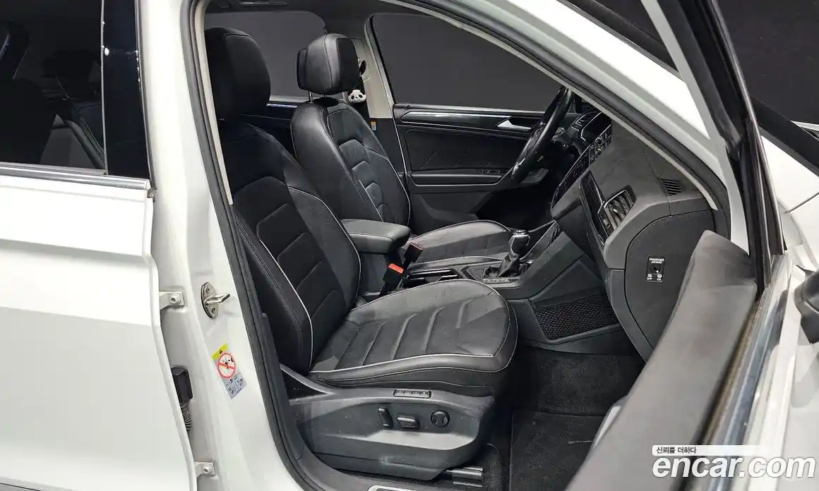 Volkswagen Tiguan 2022 2.0 гидро в Москве № 896038, фото 10