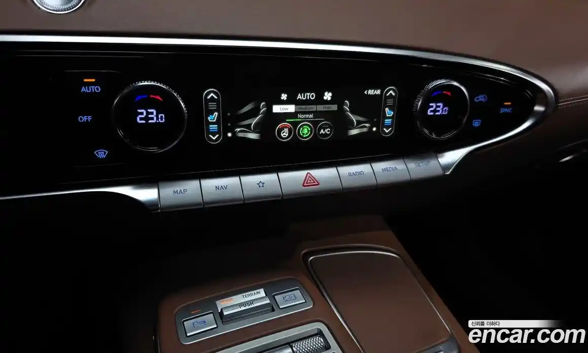 Genesis GV70 2021 2.5 Автомат в Москве № 930463, фото 16