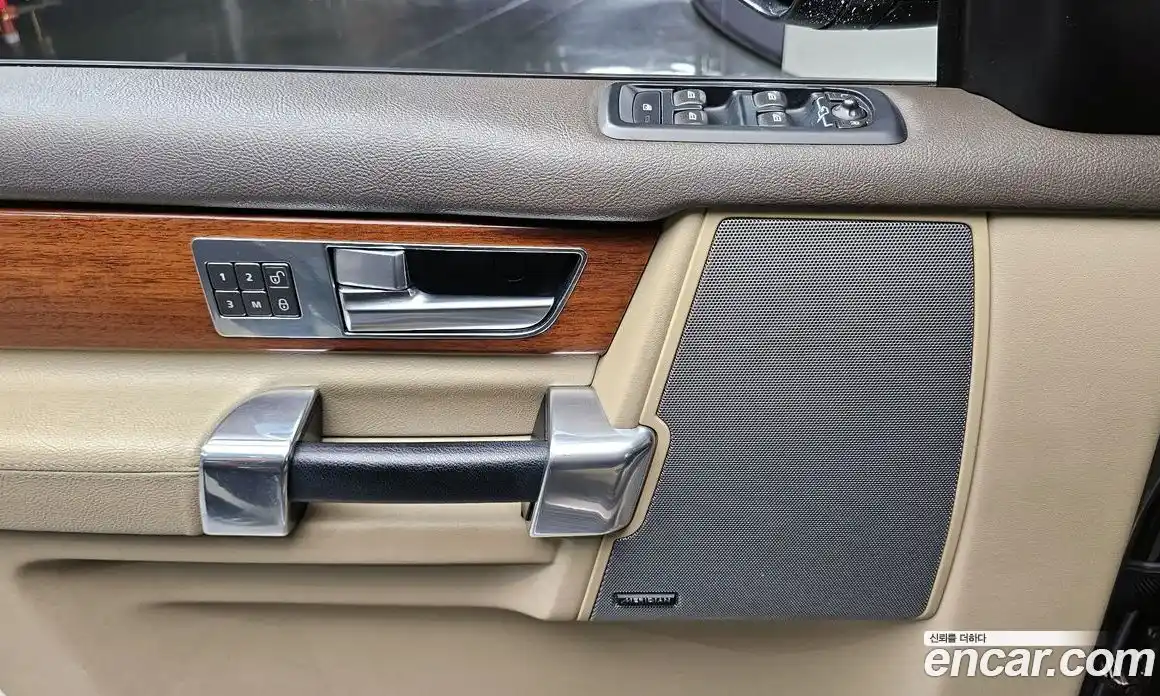 Land Rover Discovery 2016 3.0 гидро в Москве № 975671, фото 14
