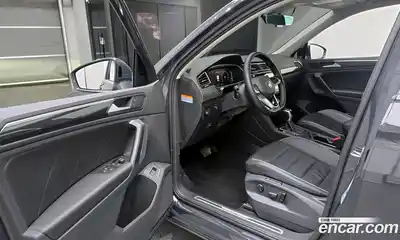 Volkswagen Tiguan 2022 2.0 гидро в Москве № 1014528, миниатюра 11