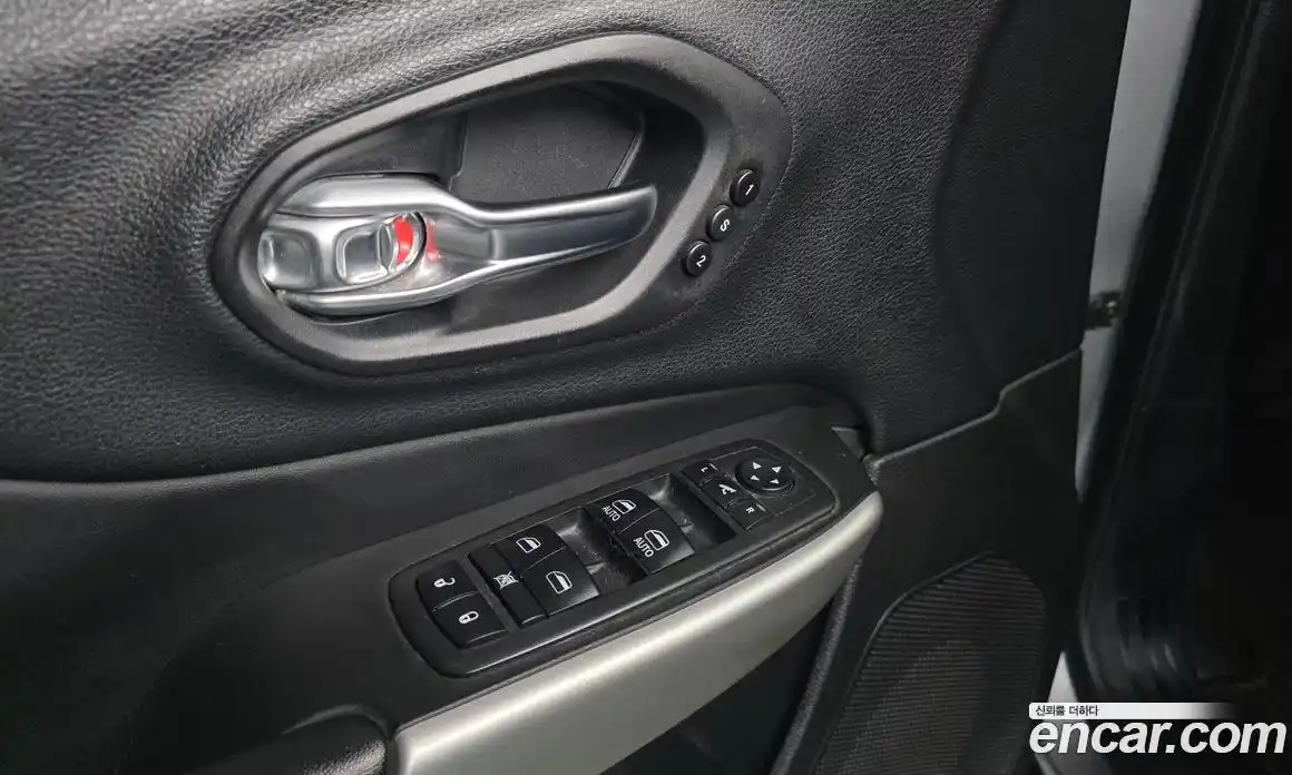 Jeep Cherokee 2018 2.2 гидро в Москве № 1015093, фото 17
