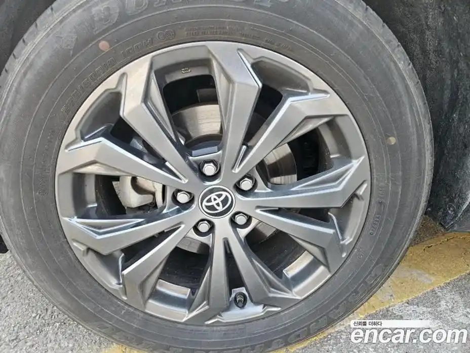 Toyota RAV4 2024 2.5 гидро в Москве № 1015171, фото 19