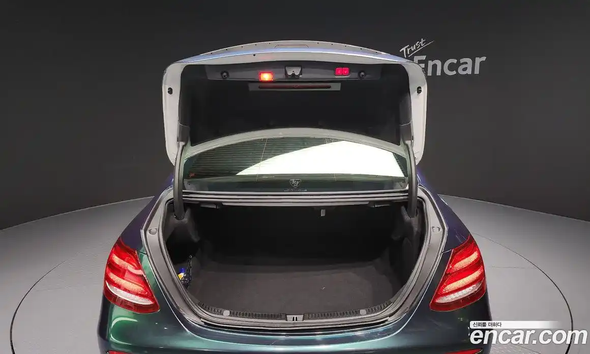 Mercedes-Benz E-Class 2018 4.0 гидро в Москве № 143747, фото 20