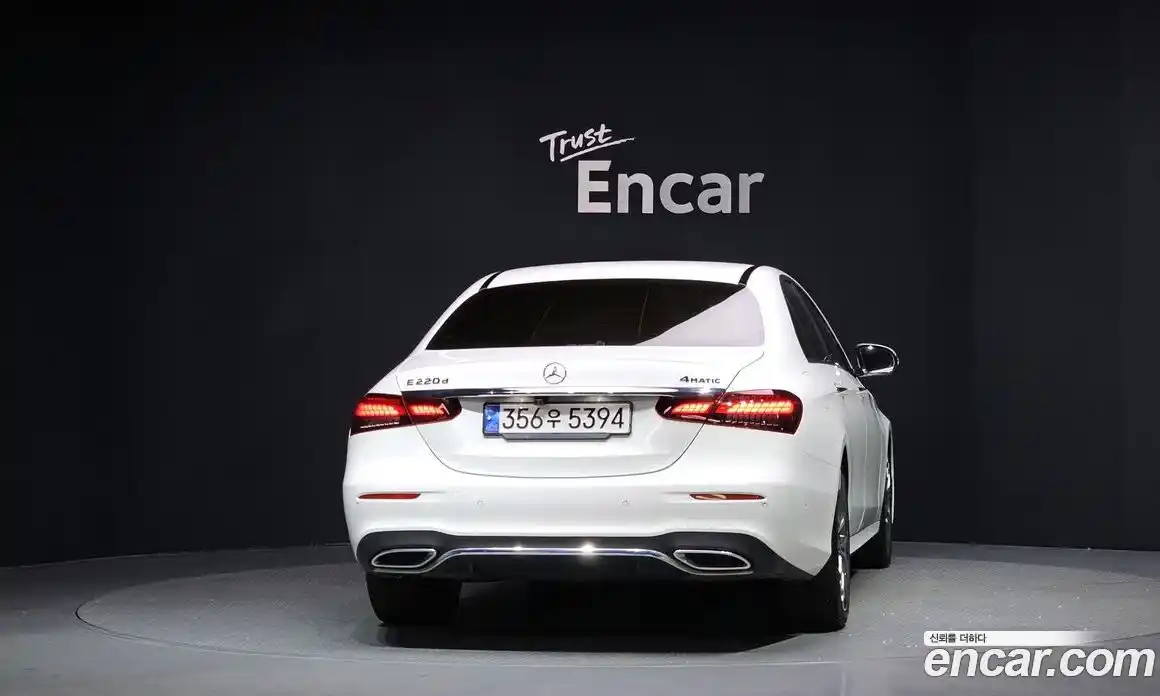 Mercedes-Benz E-Class 2023 1.9 гидро в Москве, фото 4
