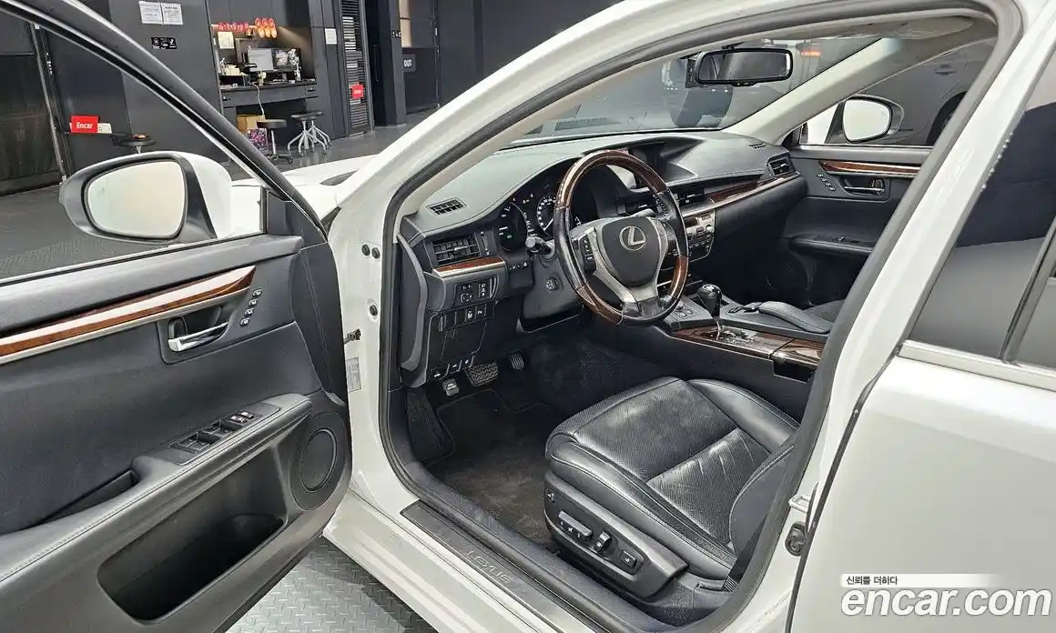 Lexus ES 2015 2.5 гидро в Москве № 168274, фото 11