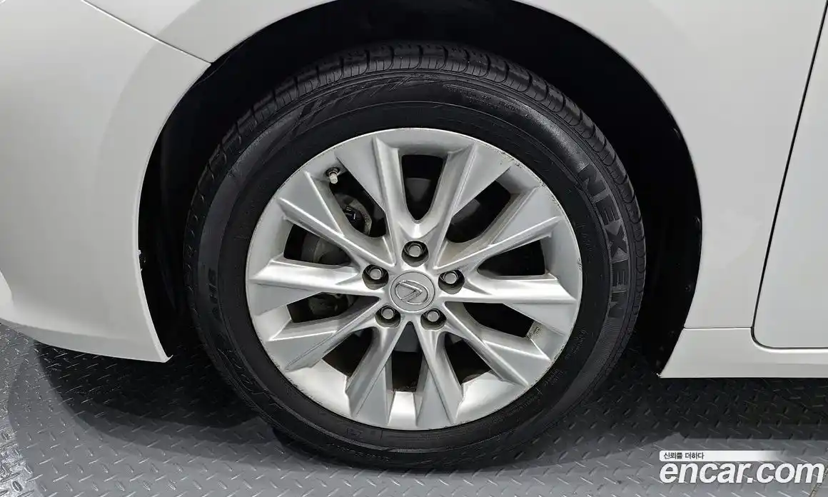 Lexus ES 2015 2.5 гидро в Москве № 168274, фото 5