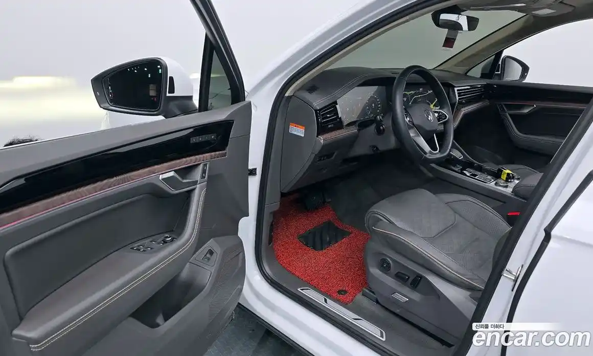 Volkswagen Touareg 2023 3.0 гидро в Москве № 168844, фото 10