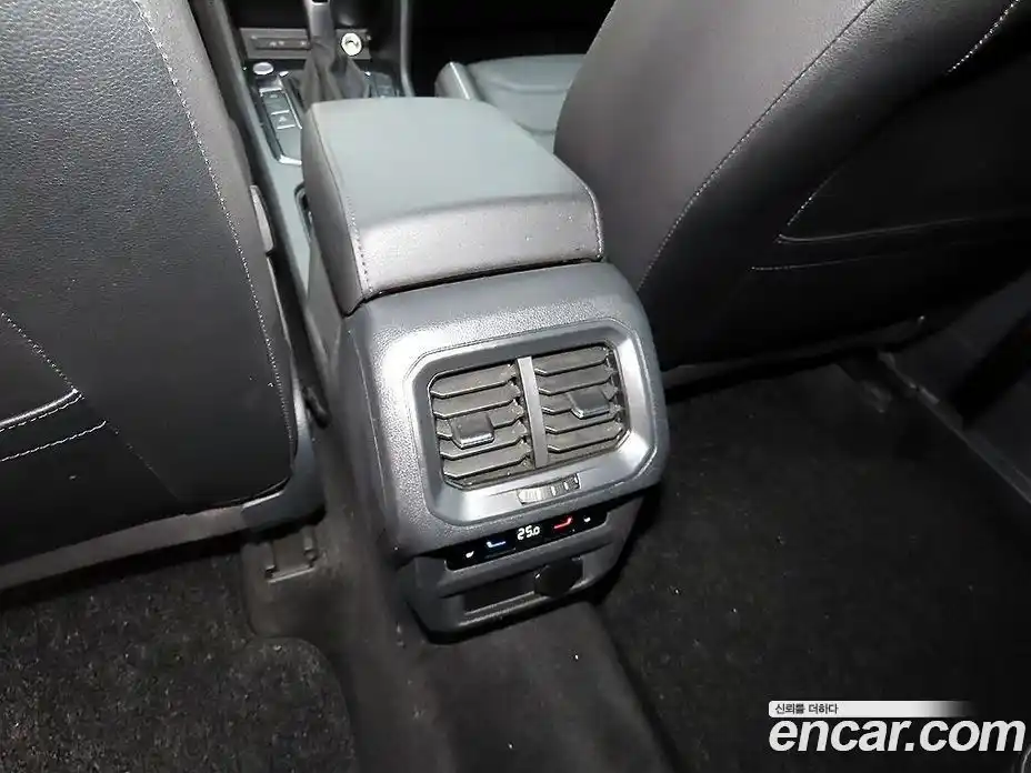Volkswagen Tiguan 2023 2.0 гидро в Москве № 169165, фото 15