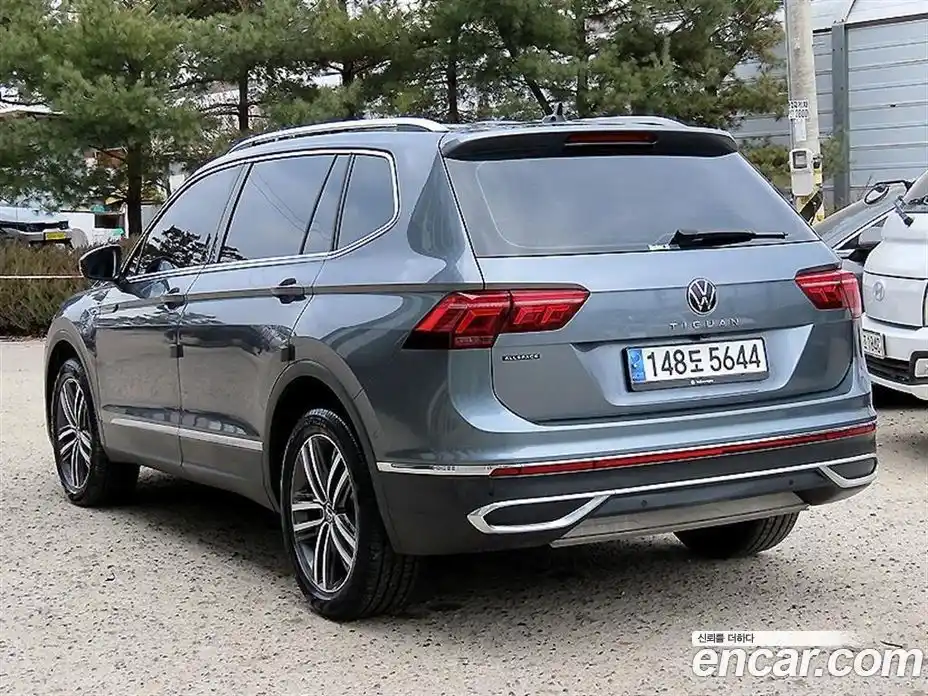 Volkswagen Tiguan 2023 2.0 гидро в Москве № 169165, фото 3